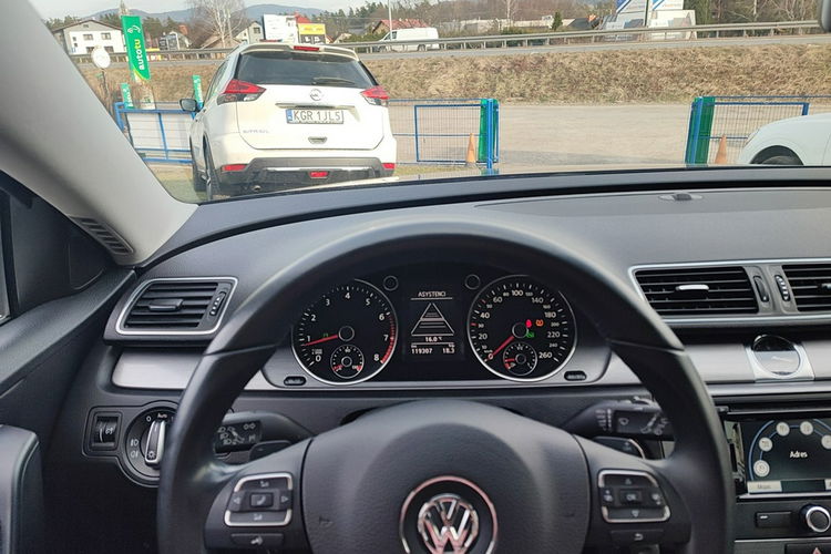 Volkswagen Passat Comfortline 2.0 + DSG + pełny serwis i oryginalny lakier zdjęcie 17