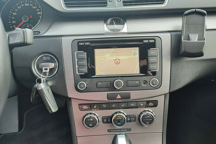 Volkswagen Passat Comfortline 2.0 + DSG + pełny serwis i oryginalny lakier zdjęcie 25