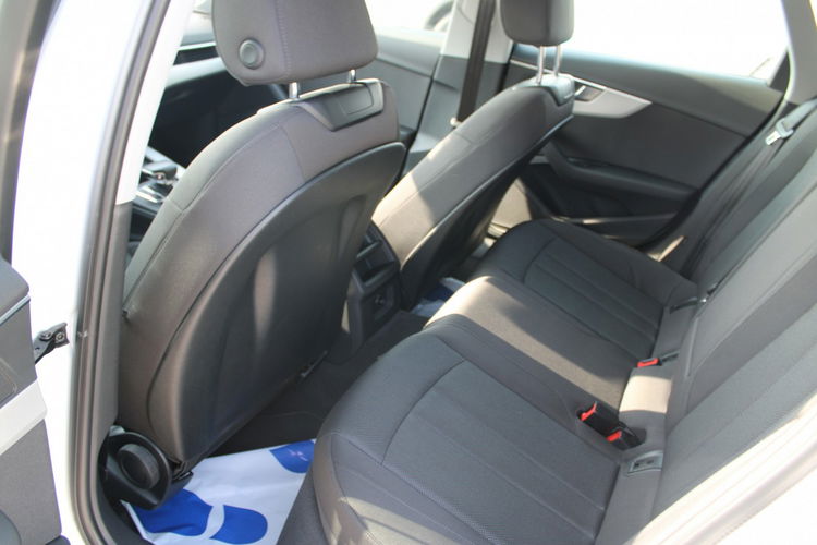Audi A4 Gwarancja G.Fotele Automat Kamera Navi zdjęcie 14