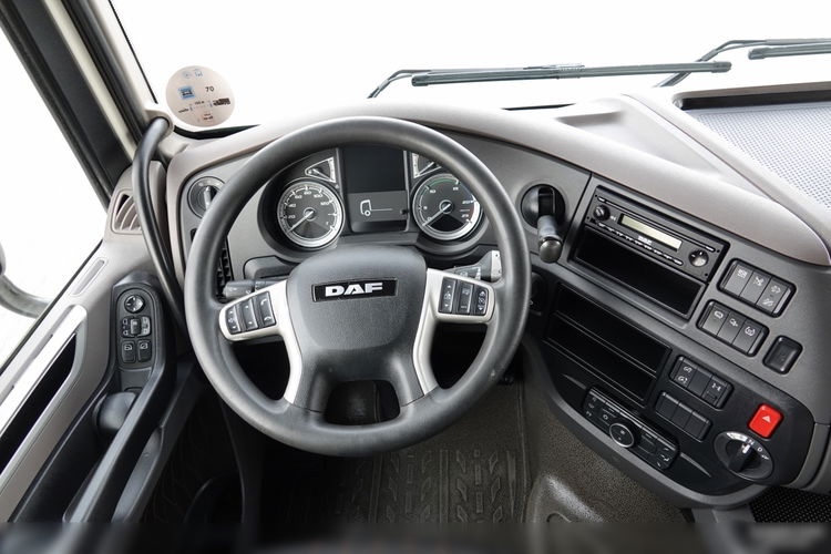 DAF XF 480 / SUPER SPACE CAB / KLIMA POSTOJOWA / OPONY 100% / 290 TYS KM / PO ZŁOTYM KONTRAKCIE SERWISOWYM zdjęcie 30