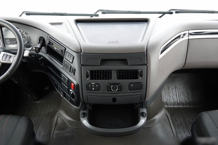 DAF XF 480 / SUPER SPACE CAB / KLIMA POSTOJOWA / OPONY 100% / 290 TYS KM / PO ZŁOTYM KONTRAKCIE SERWISOWYM zdjęcie 32