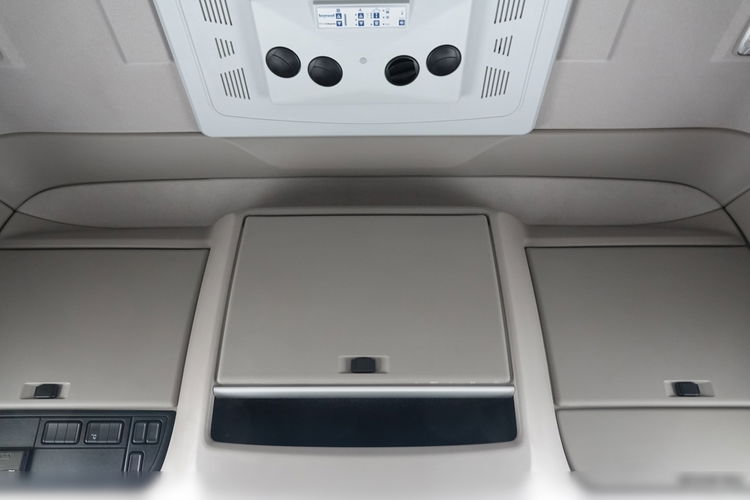 DAF XF 480 / SUPER SPACE CAB / KLIMA POSTOJOWA / OPONY 100% / 290 TYS KM / PO ZŁOTYM KONTRAKCIE SERWISOWYM zdjęcie 35