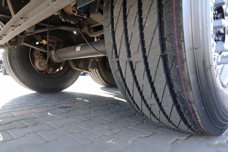 Schmitz / FIRANKA / STANDARD / OPONY 100% / MAŁO UŻYWANA zdjęcie 22