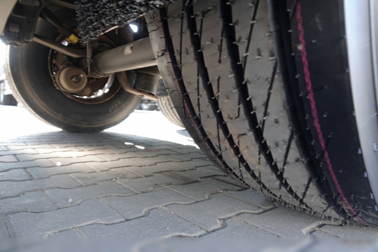 Schmitz / FIRANKA / STANDARD / OPONY 100% / MAŁO UŻYWANA zdjęcie 23