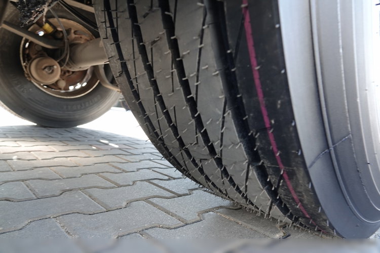 Schmitz / FIRANKA / STANDARD / OPONY 100% / MAŁO UŻYWANA zdjęcie 24