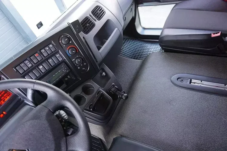 Renault D 16 / 280 KM / ACC / E 6 / FIRANKA + WINDA / ŁAD. 8765 KG / 17 PALET zdjęcie 9