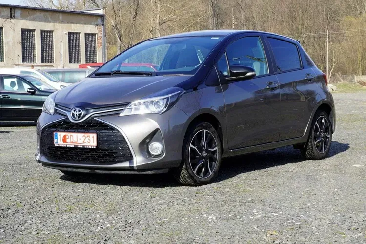 Toyota yaris zdjęcie 2
