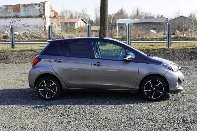 Toyota yaris zdjęcie 3