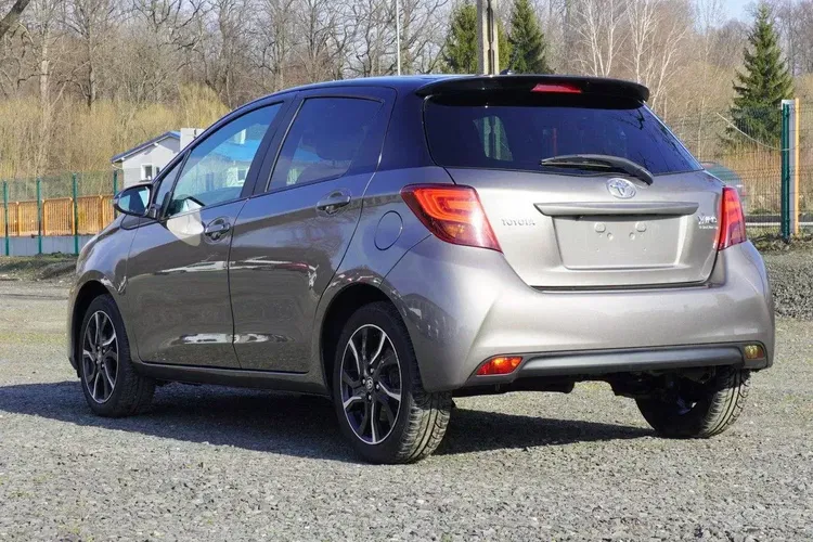 Toyota yaris zdjęcie 6