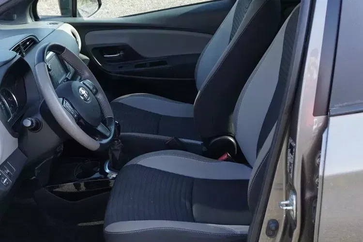 Toyota yaris zdjęcie 8