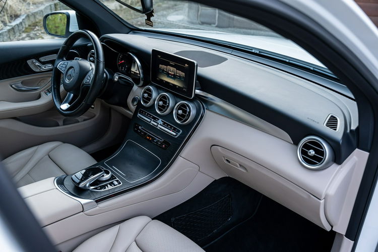 Mercedes GLC 300 4MATIC 2.0 245 KM zdjęcie 24
