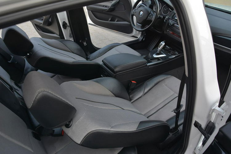 125 Biała Perła Urban Bi-Xenon Ledy Skóry el. fotele Parktronic ASO BMW zdjęcie 19