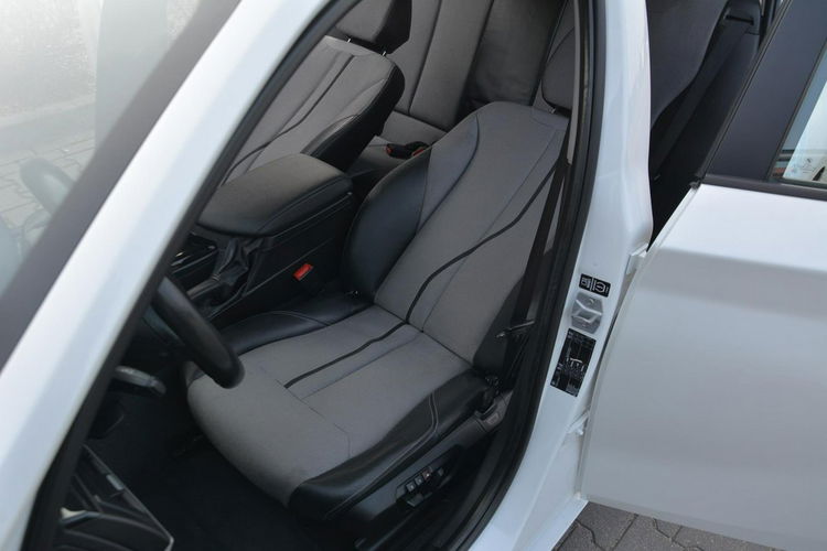 125 Biała Perła Urban Bi-Xenon Ledy Skóry el. fotele Parktronic ASO BMW zdjęcie 23