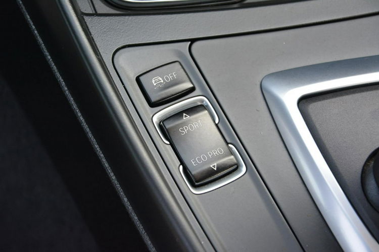 125 Biała Perła Urban Bi-Xenon Ledy Skóry el. fotele Parktronic ASO BMW zdjęcie 28
