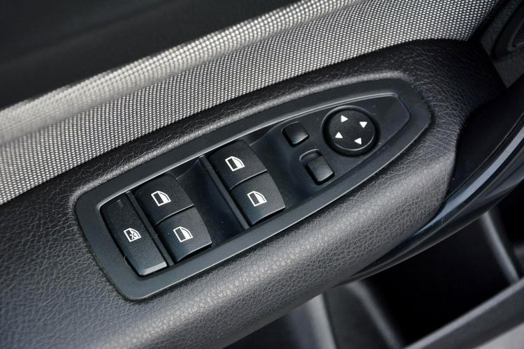 125 Biała Perła Urban Bi-Xenon Ledy Skóry el. fotele Parktronic ASO BMW zdjęcie 29