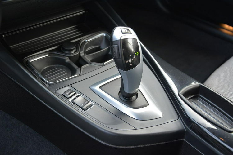 125 Biała Perła Urban Bi-Xenon Ledy Skóry el. fotele Parktronic ASO BMW zdjęcie 32