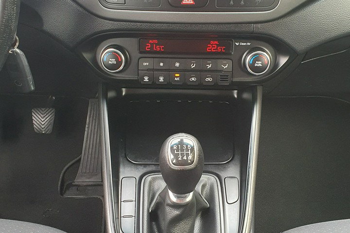 Kia Carens 1.7 CRDi 116KM # NAVI # Climatronic # 7 osobowy # Super Stan zdjęcie 21