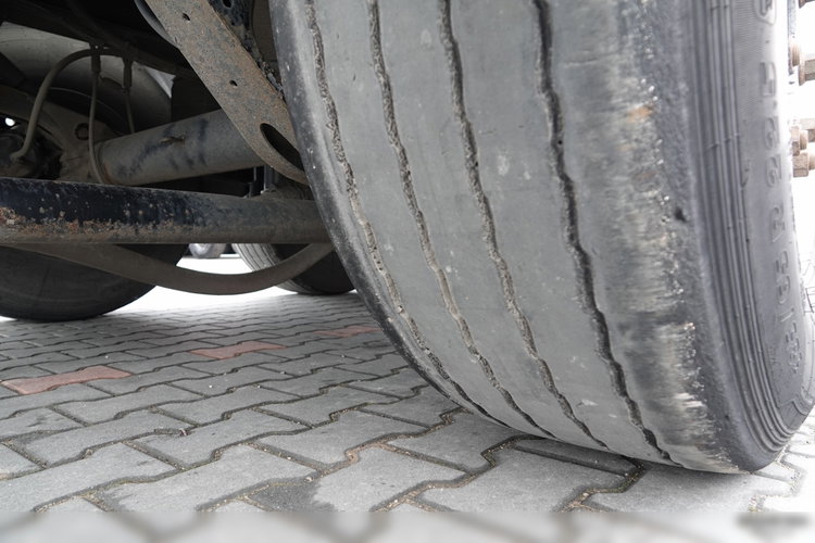 Feldbinder / CEMENTONACZEPA / 2 KOMORY / 37 000 L / SILOS / DO MATERIAŁÓW SYPKICH / OŚ PODNOSZONA / SAF / ALUFELGI zdjęcie 19