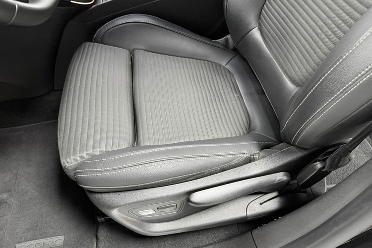 Renault Grand Scenic 1.6 DCi 160KM BOSE EDITION 7-osobowy HandsFree Alu 20 F-VAT23% NIEMIEC zdjęcie 17