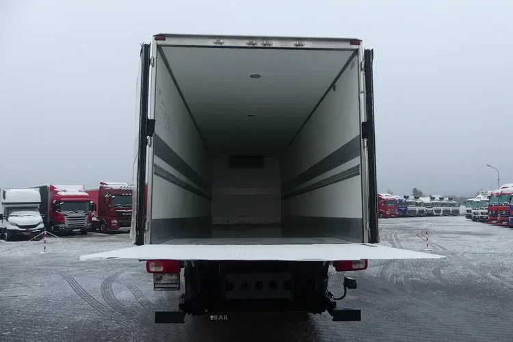 DAF CF 370 / 6x2 / CHŁODNIA 9.40 + WINDA / EURO 6 / CARRIER SUPRA 850 / zdjęcie 21