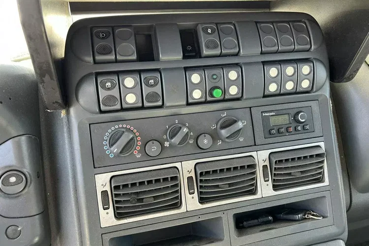 Iveco EUROCARGO 120EL21 Laweta Platforma + HDS HMF 860 Pomoc Drogowa zdjęcie 22