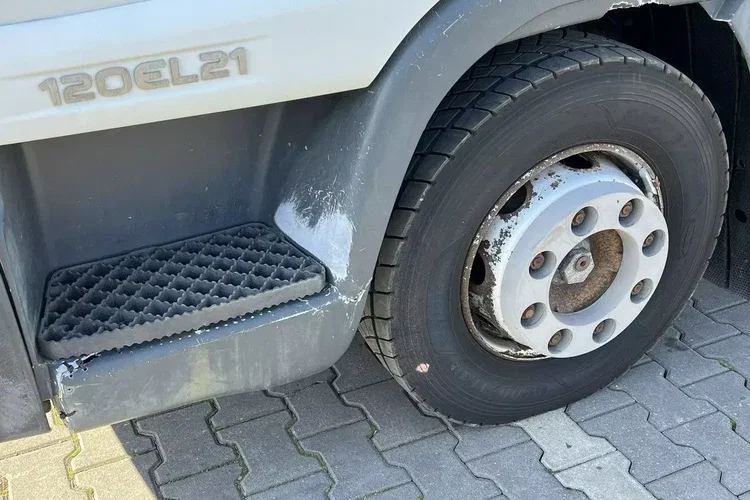 Iveco EUROCARGO 120EL21 Laweta Platforma + HDS HMF 860 Pomoc Drogowa zdjęcie 5