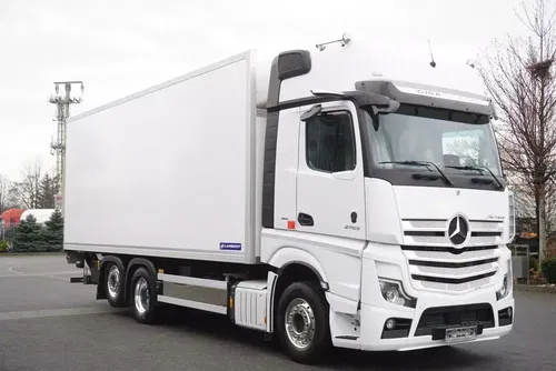 Mercedes Actros 2753 / NOWA chłodnia Lamberet / kabina Gigaspace Salonka / 530 KM