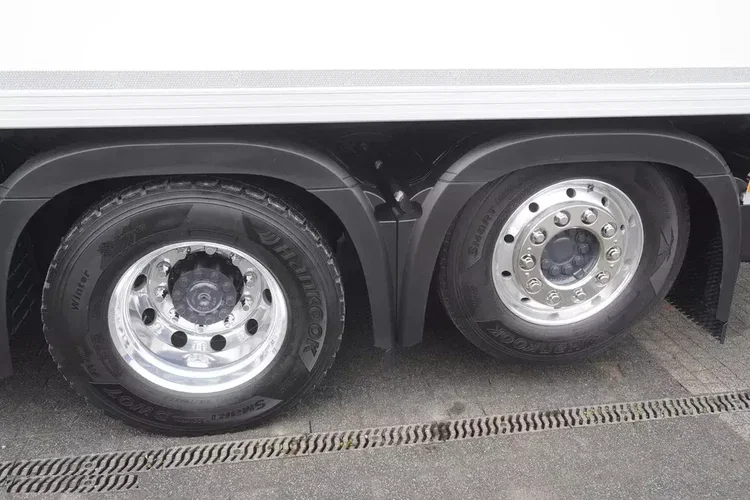 Mercedes Actros 2753 / NOWA chłodnia Lamberet / kabina Gigaspace Salonka / 530 KM zdjęcie 13