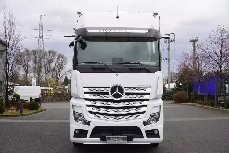Mercedes Actros 2753 / NOWA chłodnia Lamberet / kabina Gigaspace Salonka / 530 KM zdjęcie 14