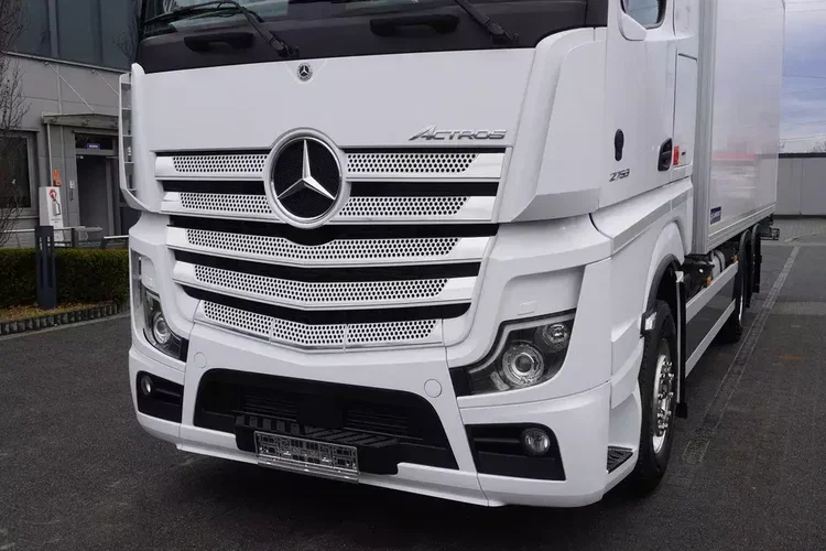 Mercedes Actros 2753 / NOWA chłodnia Lamberet / kabina Gigaspace Salonka / 530 KM zdjęcie 16