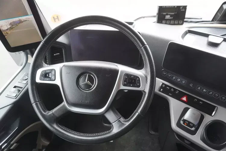 Mercedes Actros 2753 / NOWA chłodnia Lamberet / kabina Gigaspace Salonka / 530 KM zdjęcie 22