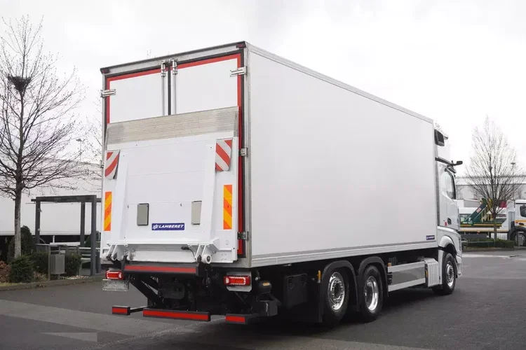 Mercedes Actros 2753 / NOWA chłodnia Lamberet / kabina Gigaspace Salonka / 530 KM zdjęcie 5