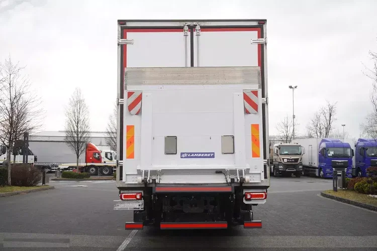 Mercedes Actros 2753 / NOWA chłodnia Lamberet / kabina Gigaspace Salonka / 530 KM zdjęcie 7