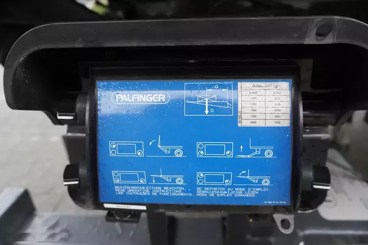 Mercedes Actros 2753 / NOWA chłodnia Lamberet / kabina Gigaspace Salonka / 530 KM zdjęcie 8