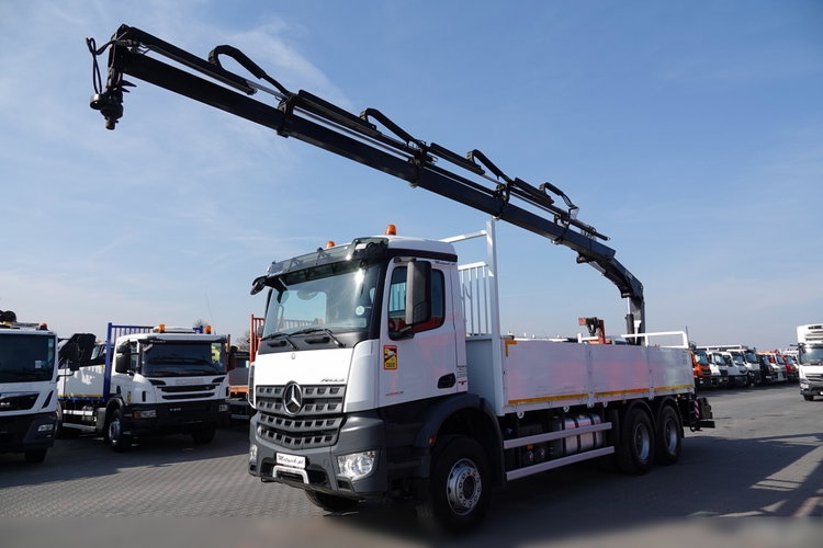 Mercedes AROCS 2643 / 6x4 / SKRZYNIOWY- 6.8 m / + HDS HIAB 144 wysów: 13 m / EURO 6 / STEROWANIE RADIOWE / ROTATOR zdjęcie 3