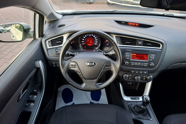 Kia Cee'd 1.4 MPI. Manual. Bogate Wyposażenie. Zadbany. Stan BDB. 2 x koła. zdjęcie 10
