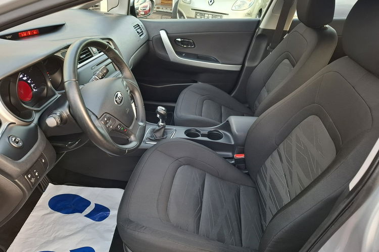 Kia Cee'd 1.4 MPI. Manual. Bogate Wyposażenie. Zadbany. Stan BDB. 2 x koła. zdjęcie 13
