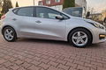 samochód osobowy Kia zdjęcie 2