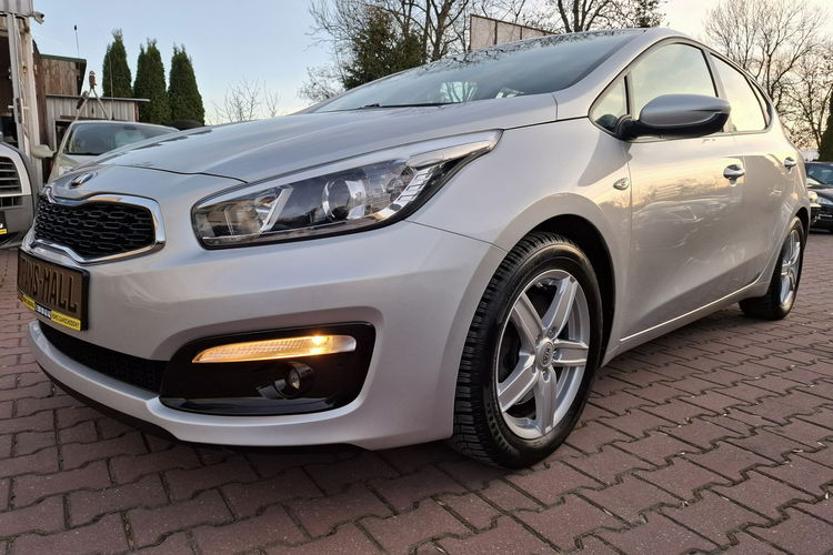 Kia Cee'd 1.4 MPI. Manual. Bogate Wyposażenie. Zadbany. Stan BDB. 2 x koła. zdjęcie 4