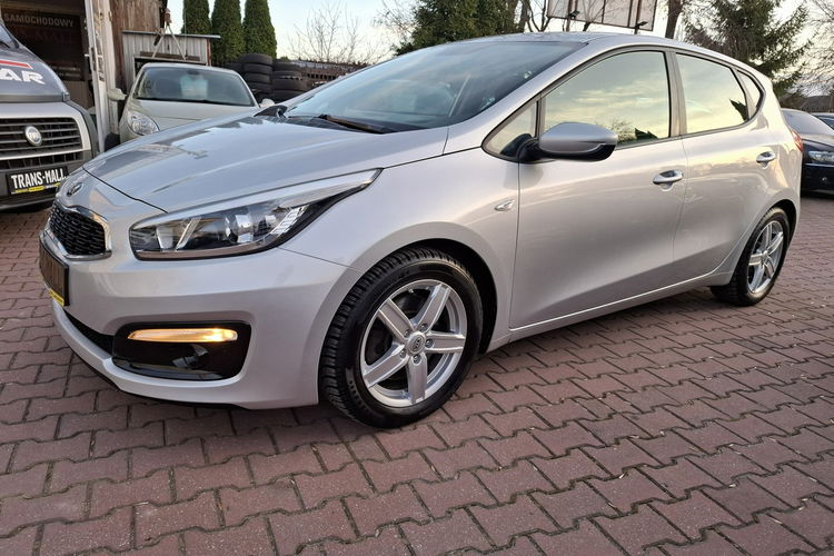 Kia Cee'd 1.4 MPI. Manual. Bogate Wyposażenie. Zadbany. Stan BDB. 2 x koła. zdjęcie 5
