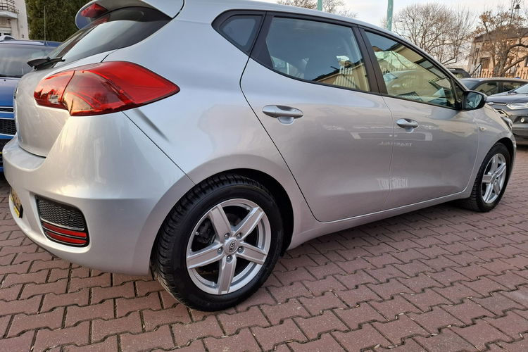 Kia Cee'd 1.4 MPI. Manual. Bogate Wyposażenie. Zadbany. Stan BDB. 2 x koła. zdjęcie 9