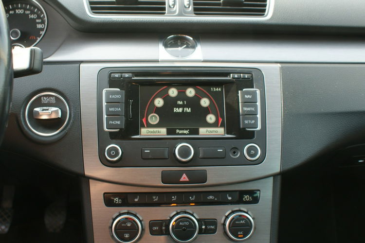 Volkswagen Passat zdjęcie 23