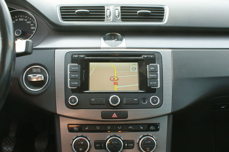 Volkswagen Passat zdjęcie 24