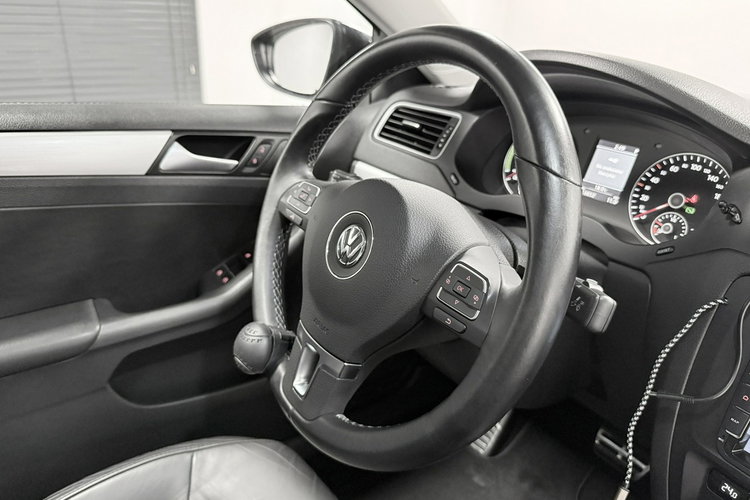Volkswagen Jetta 1.4 TSI 150KM DSG BOSE Navi BiXenon HIGHLINE Klimatronic Kamer Łopatki zdjęcie 23
