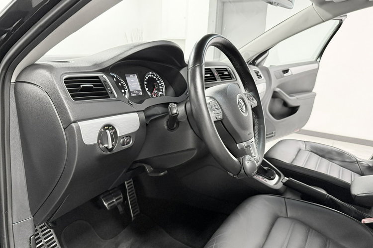 Volkswagen Jetta 1.4 TSI 150KM DSG BOSE Navi BiXenon HIGHLINE Klimatronic Kamer Łopatki zdjęcie 33