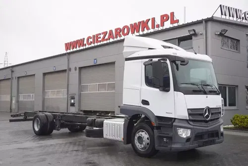 Mercedes Actros 1824 / Rama do zabudowy 9.1 m / kabina sypialna
