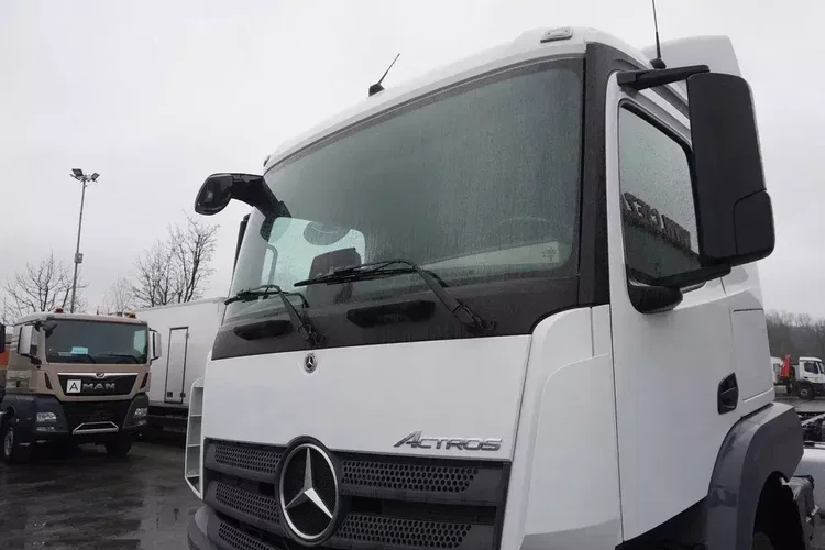 Mercedes Actros 1824 / Rama do zabudowy 9.1 m / kabina sypialna zdjęcie 10