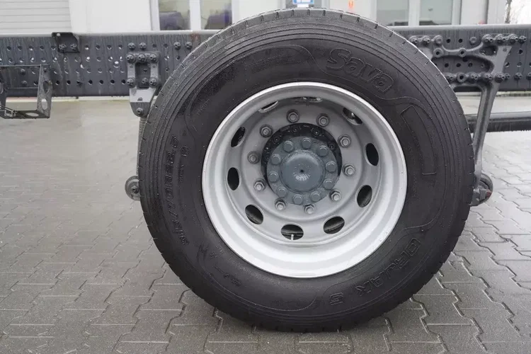 Mercedes Actros 1824 / Rama do zabudowy 9.1 m / kabina sypialna zdjęcie 14