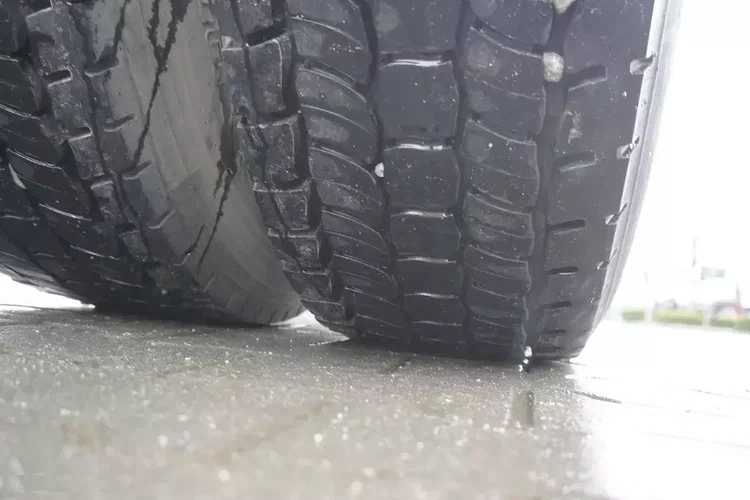 Mercedes Actros 1824 / Rama do zabudowy 9.1 m / kabina sypialna zdjęcie 15