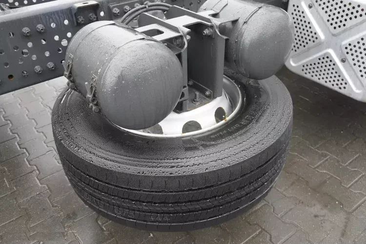 Mercedes Actros 1824 / Rama do zabudowy 9.1 m / kabina sypialna zdjęcie 16